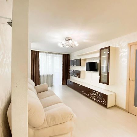 Beautiful 1-Bedroom Near Most City Center Dnjepropetovsk Buitenkant foto
