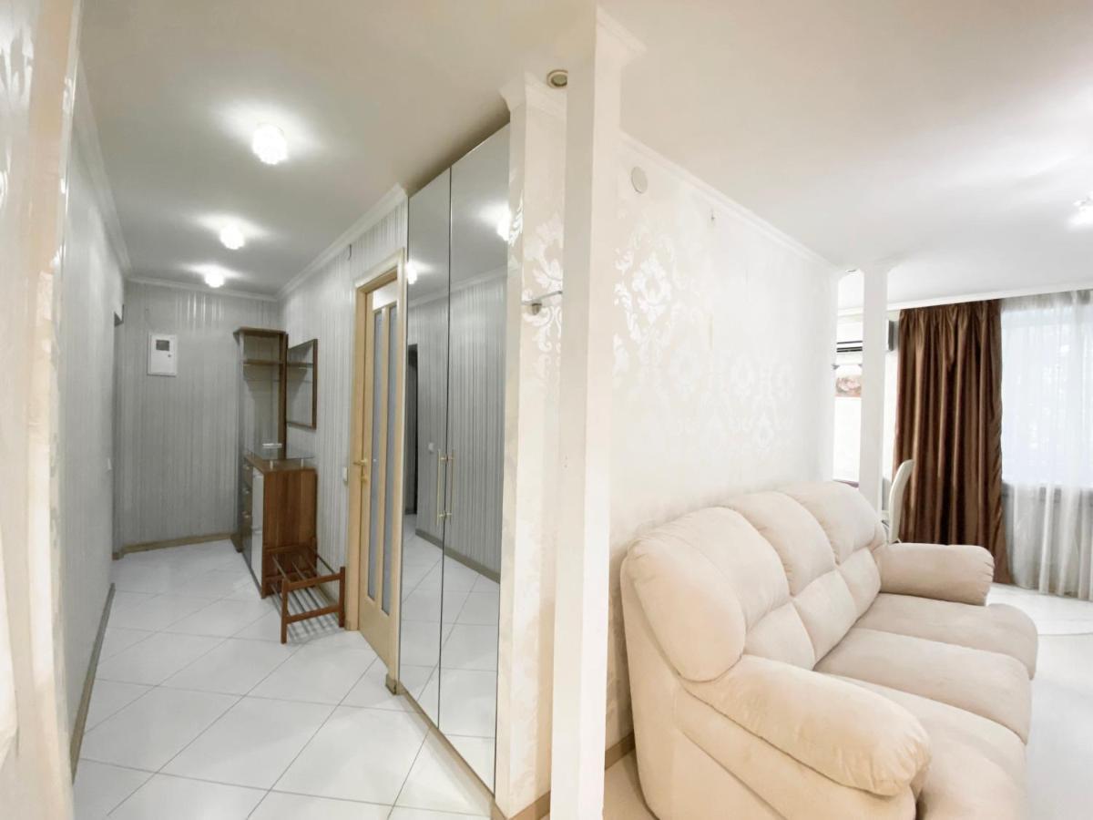 Beautiful 1-Bedroom Near Most City Center Dnjepropetovsk Buitenkant foto