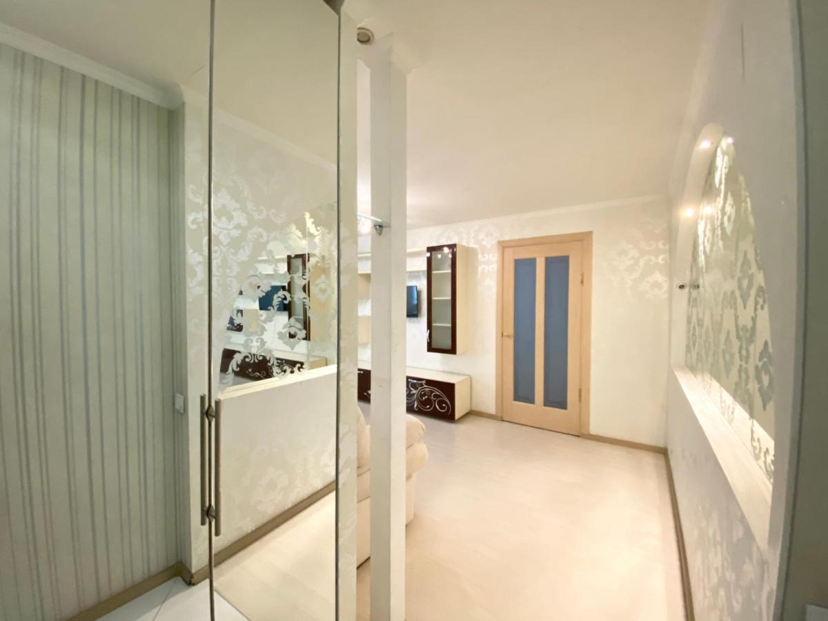 Beautiful 1-Bedroom Near Most City Center Dnjepropetovsk Buitenkant foto