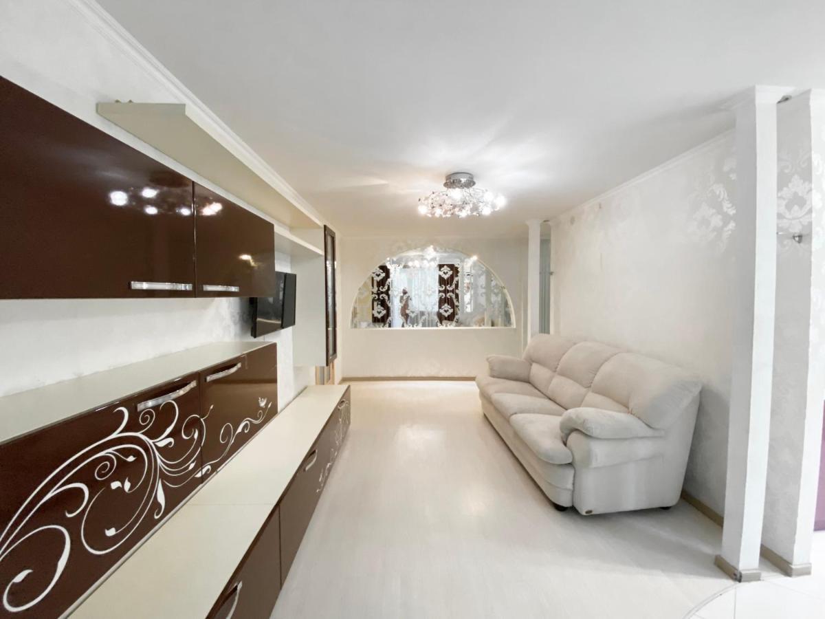 Beautiful 1-Bedroom Near Most City Center Dnjepropetovsk Buitenkant foto