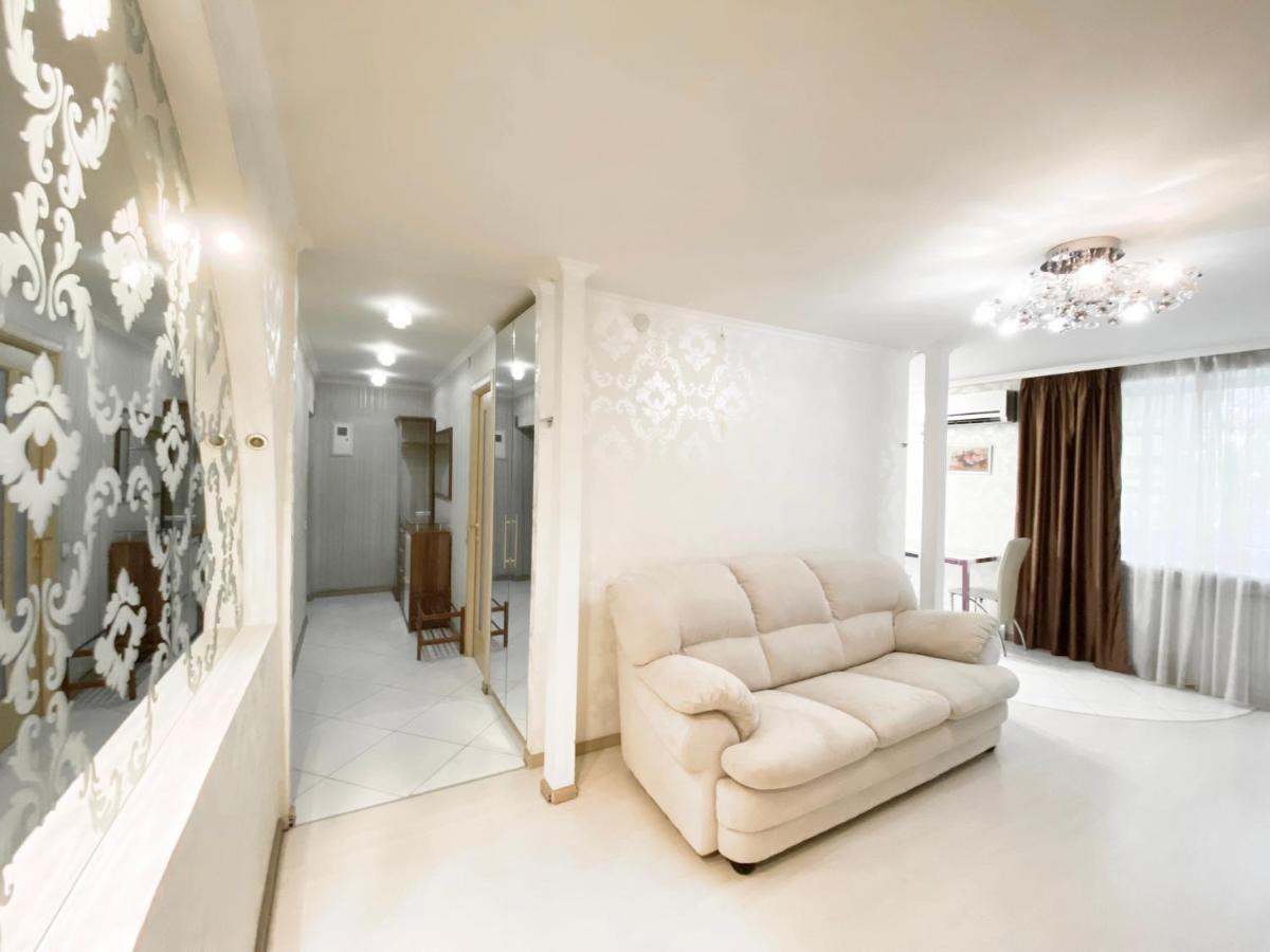 Beautiful 1-Bedroom Near Most City Center Dnjepropetovsk Buitenkant foto