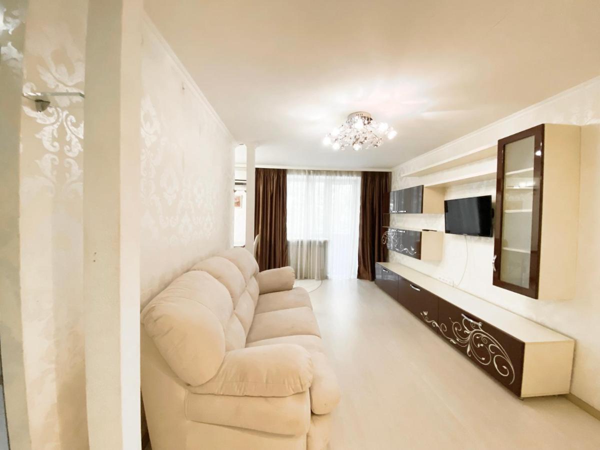 Beautiful 1-Bedroom Near Most City Center Dnjepropetovsk Buitenkant foto