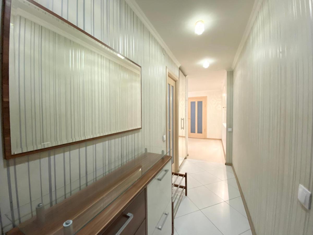 Beautiful 1-Bedroom Near Most City Center Dnjepropetovsk Buitenkant foto