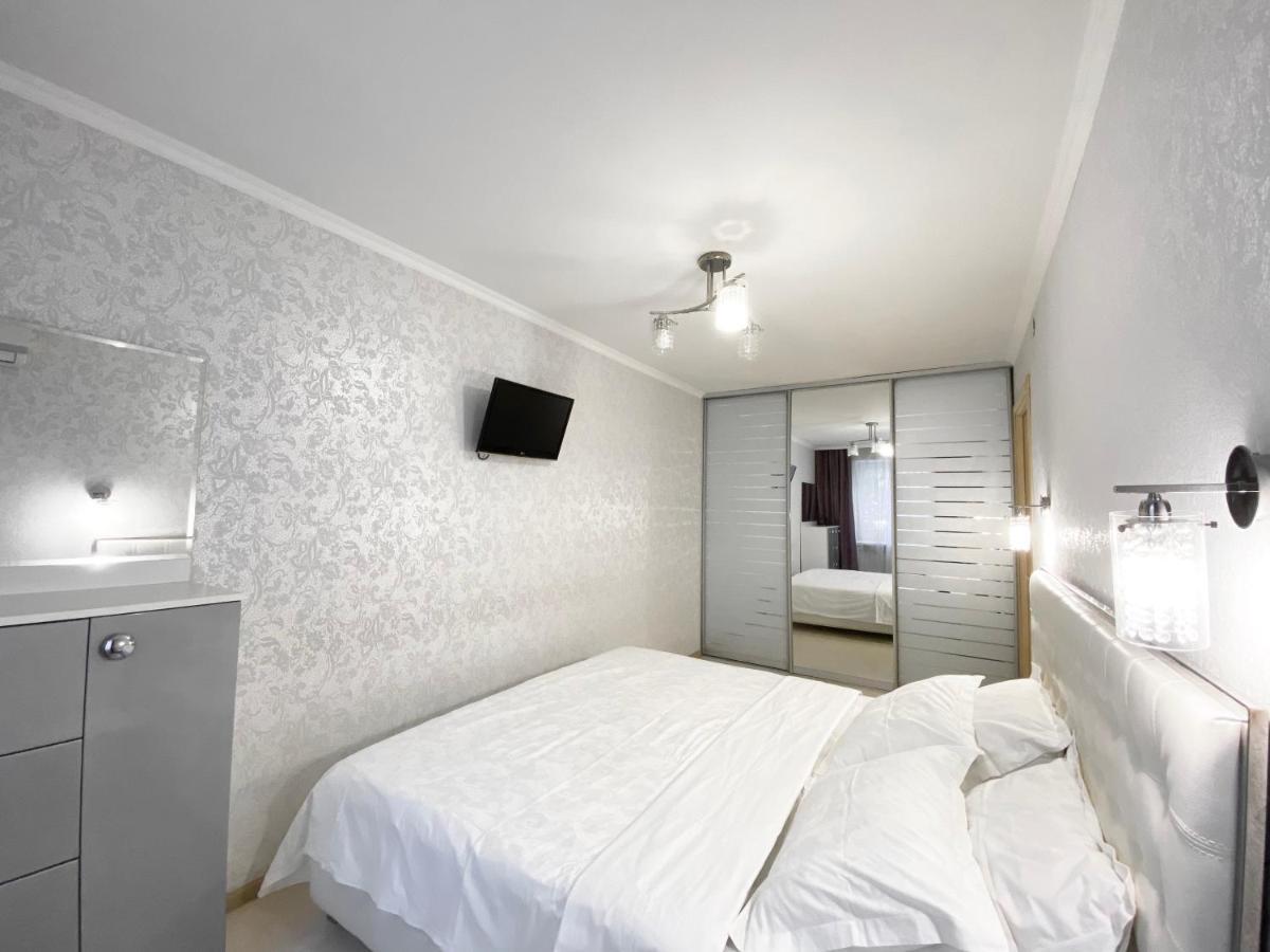 Beautiful 1-Bedroom Near Most City Center Dnjepropetovsk Buitenkant foto