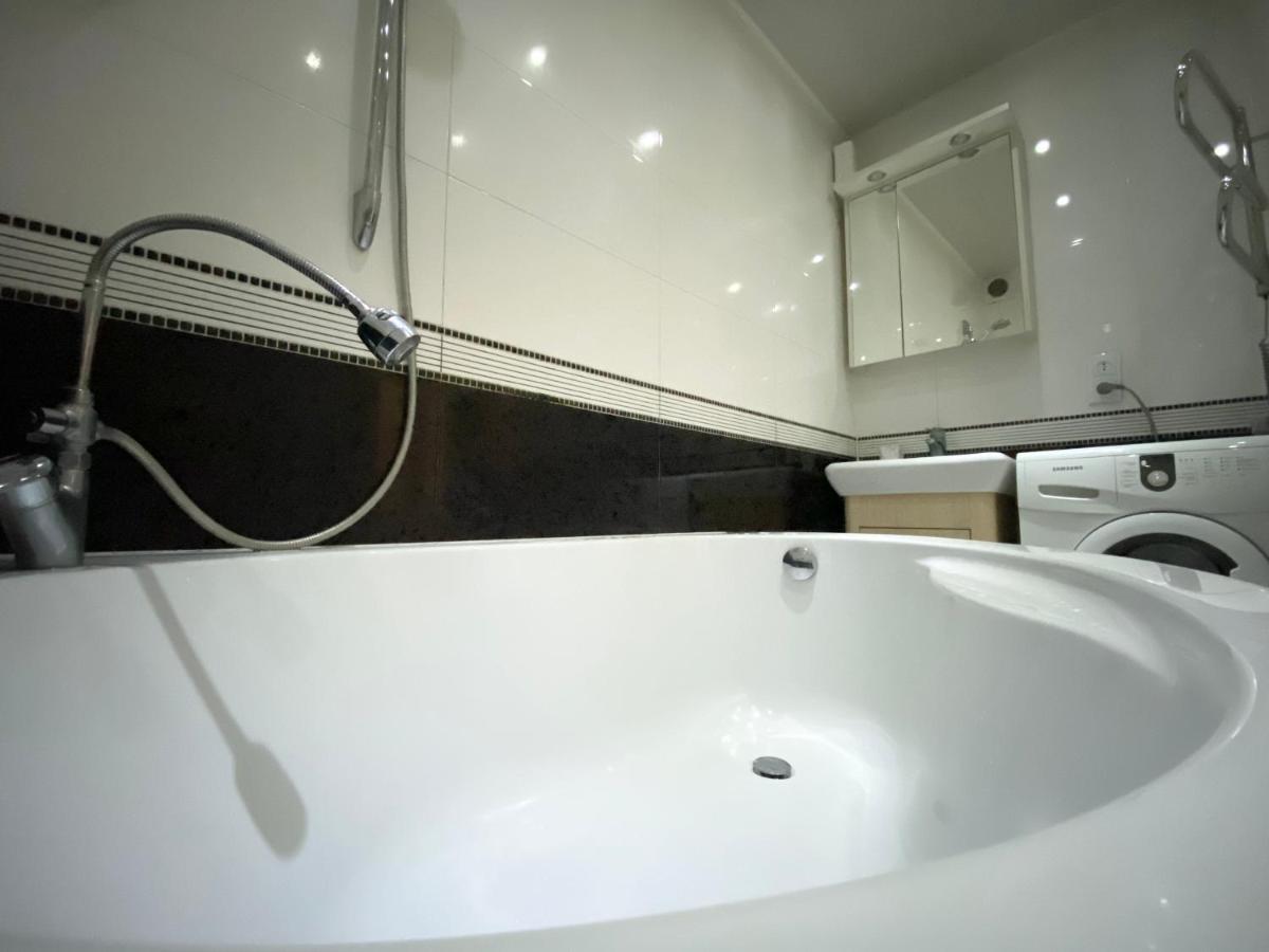 Beautiful 1-Bedroom Near Most City Center Dnjepropetovsk Buitenkant foto