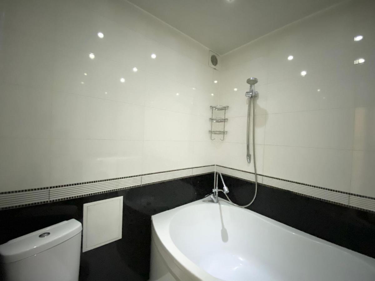 Beautiful 1-Bedroom Near Most City Center Dnjepropetovsk Buitenkant foto