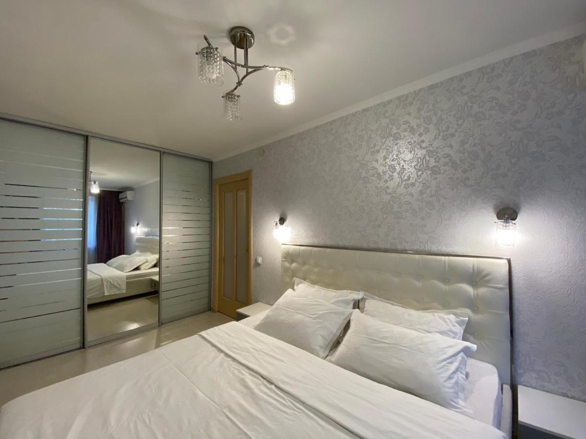 Beautiful 1-Bedroom Near Most City Center Dnjepropetovsk Buitenkant foto