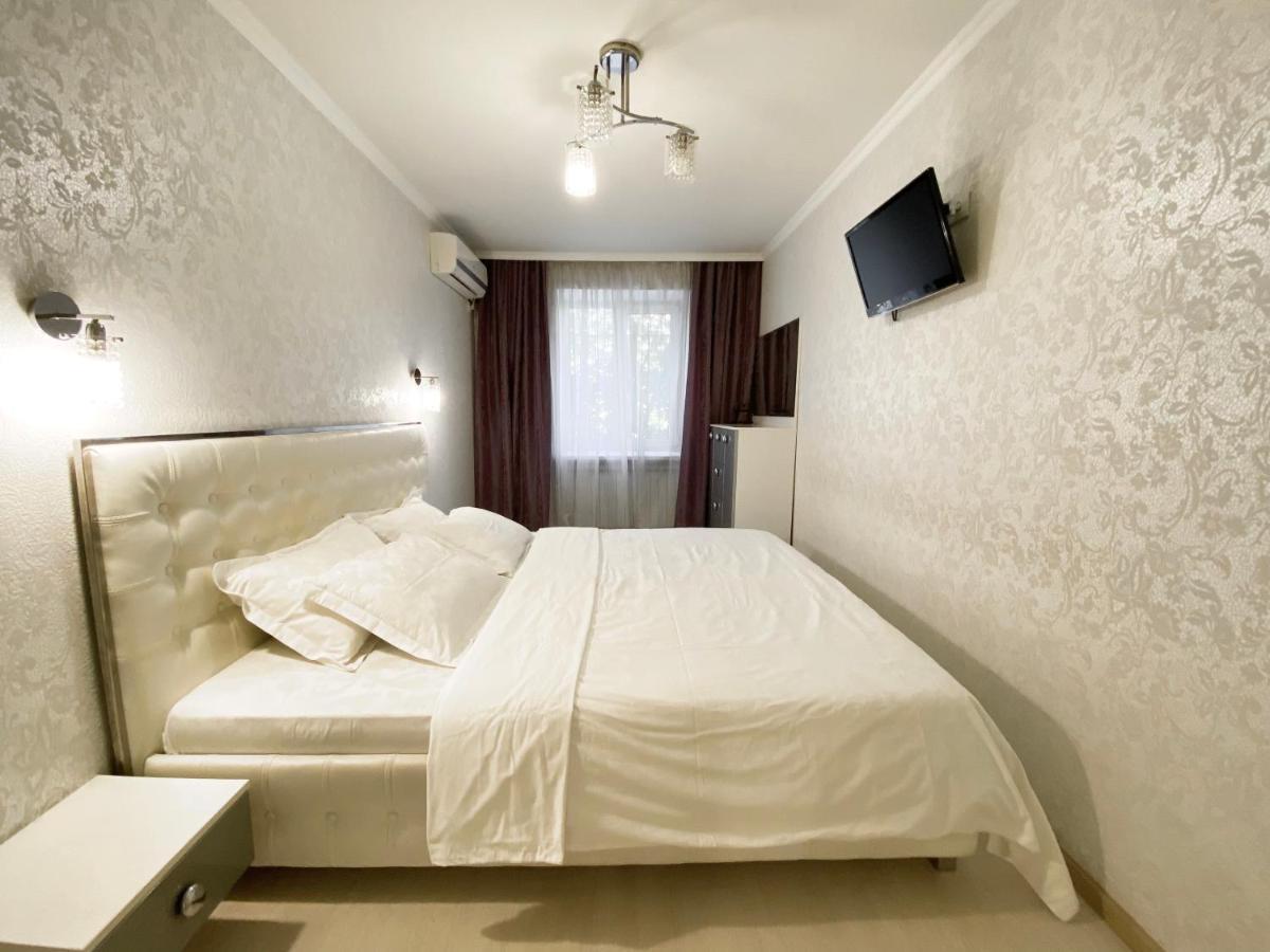 Beautiful 1-Bedroom Near Most City Center Dnjepropetovsk Buitenkant foto